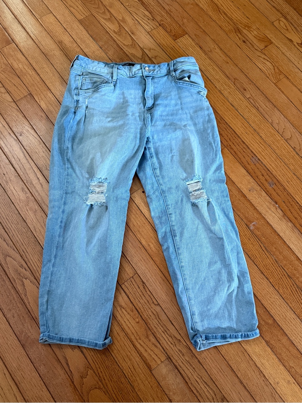 Simply Vera Vera Wang Light Wash Distressed Cropped Jeans 34” Waist crop 12 - Picture 2 of 5